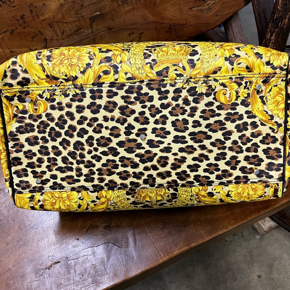 Gianni Versace Leopard Print Handbag with Black Accents - Picture 8 of 15